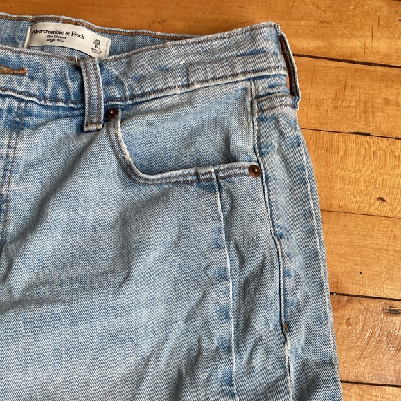SOLD High rise Abercrombie and Fitch jeans - Picture 13 of 14